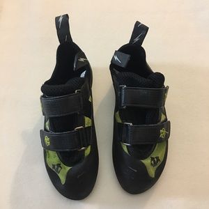 Evolve Aggressive Rock Climbing Shoes Size 7